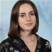 Étudiante pour devenir professeur (aptitudes dans toute matière de la primaire au collège)